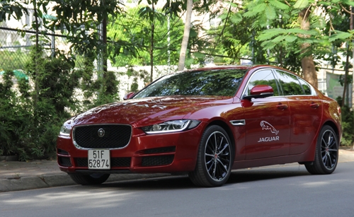 jaguar-xe-xe-la-anh-quoc-cho-khach-hang-viet-1