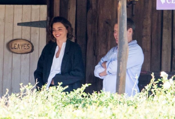 Miranda Kerr dua ban trai ty phu ve ra mat gia dinh hinh anh 5