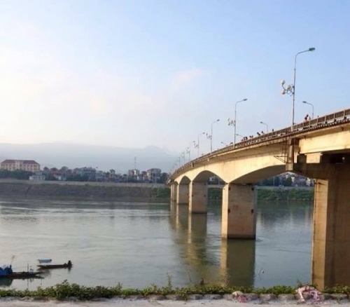 Điều tra vụ người đàn ông nhảy cầu nghi bị truy sát - Ảnh 2 Điều tra vụ người đàn ông nhảy cầu nghi bị truy sát - Ảnh 2