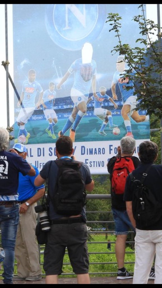 Ảnh của Higuain nơi công cộng đã bị xóa