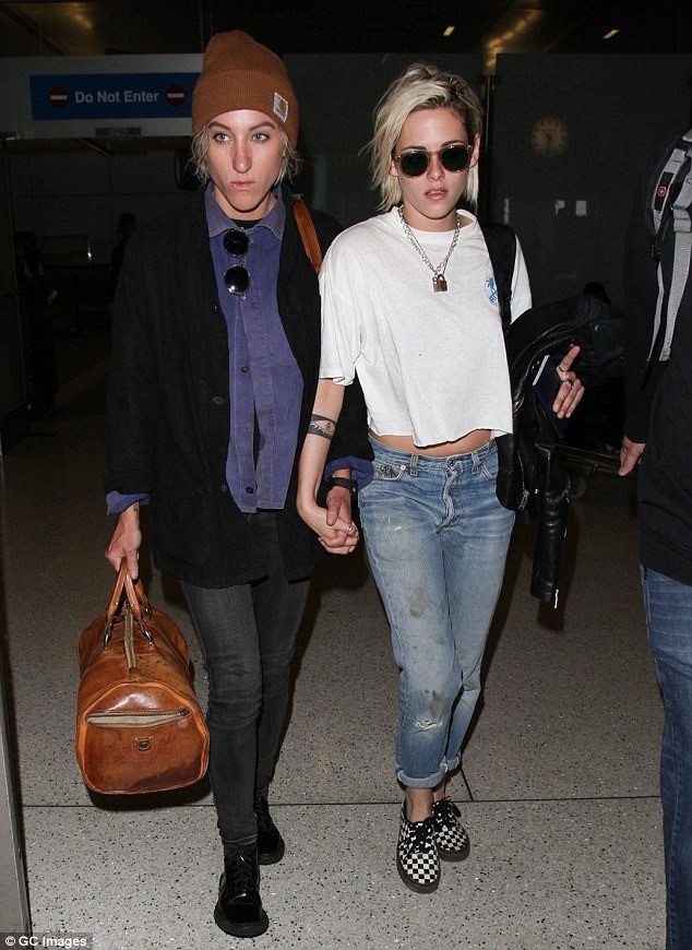 Kristen Stewart thua nhan dang yeu dong gioi hinh anh 2