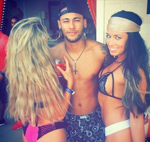 Neymar, ăn chơi, tiệc tùng, gái, Olympic Rio 2016, Barcelona, Brazil