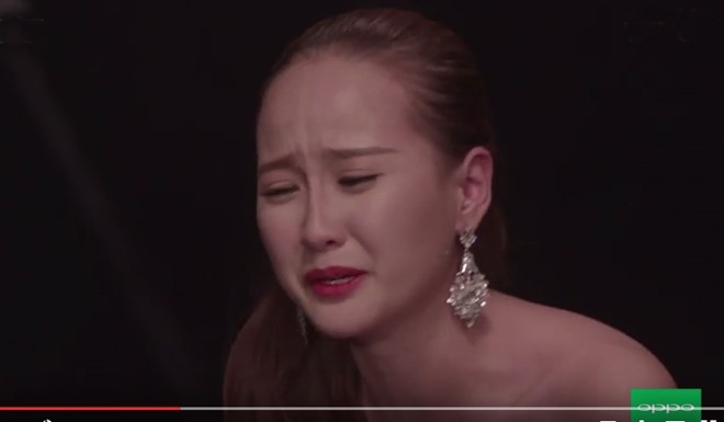 Lan Khue chat vat tao dang voi chien binh duy nhat hinh anh 5