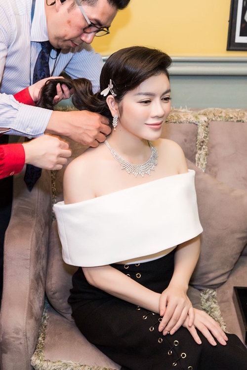 ly-nha-ky-mac-do-hieu-deo-trang-suc-kim-cuong-dat-do-5