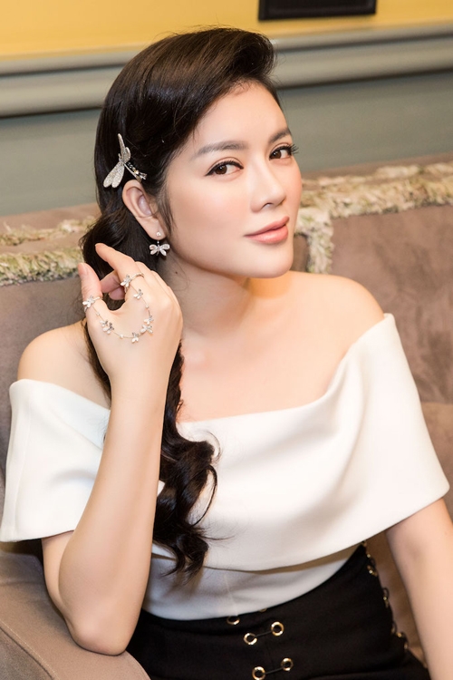 ly-nha-ky-mac-do-hieu-deo-trang-suc-kim-cuong-dat-do-6