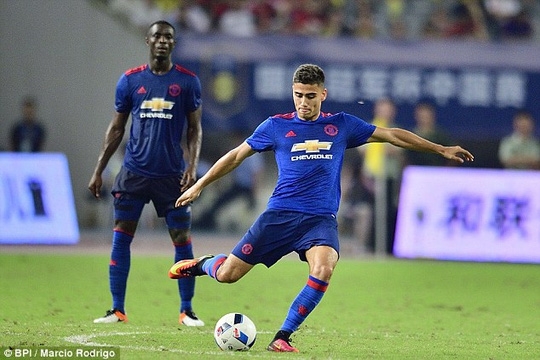 Andreas Pereira và Januzaj sẽ bị cho mượn 