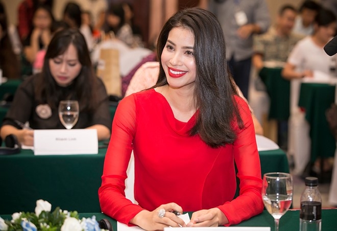 Thu Minh rang ro ben Pham Huong hinh anh 4