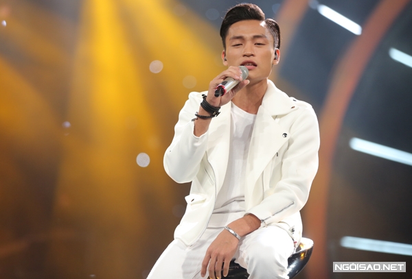 co-gai-philippines-gay-bat-ngo-tren-san-khau-vietnam-idol-3