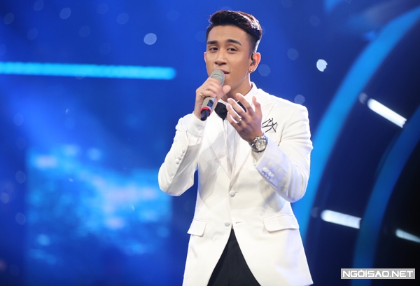 co-gai-philippines-gay-bat-ngo-tren-san-khau-vietnam-idol-4