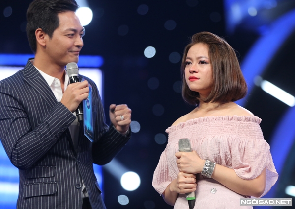 co-gai-philippines-gay-bat-ngo-tren-san-khau-vietnam-idol-10