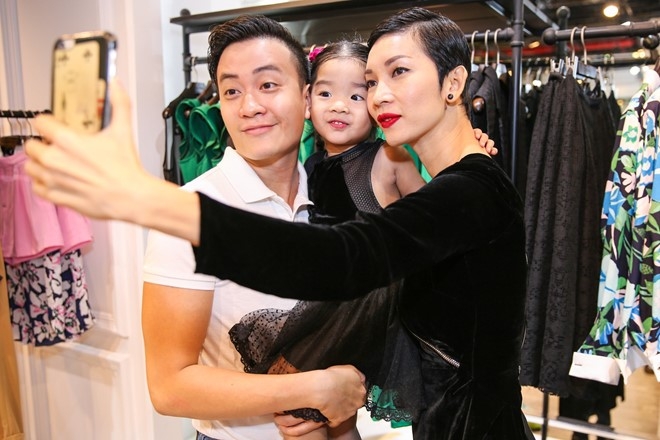 Con gai Xuan Lan quan quyt ben Luong Manh Hai hinh anh 3
