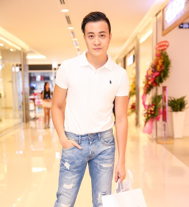 Con gai Xuan Lan quan quyt ben Luong Manh Hai hinh anh 6