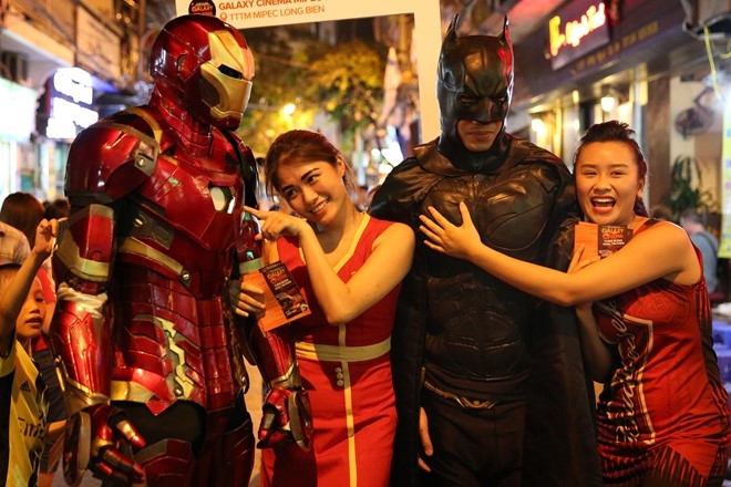 Dan sieu anh hung bat ngo xuat hien tai Ha Noi hinh anh 3