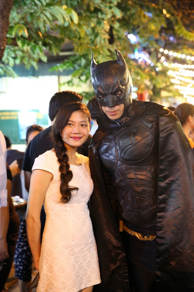 Dan sieu anh hung bat ngo xuat hien tai Ha Noi hinh anh 4