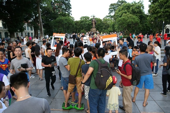 Dan sieu anh hung bat ngo xuat hien tai Ha Noi hinh anh 6