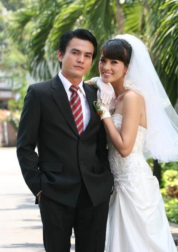 Khi nói về cuộc sống riêng tư, Cao Minh Đạt chỉ tiết lộ anh hiện đang sống với người cha đã ngoài 70 và một người anh trai ở TPHCM. Gia đình anh chẳng có ai theo nghệ thuật. Bản thân anh đã bước qua tuổi 40 nhưng vẫn chưa có vợ con. Có lẽ ông trời đã cho Cao Minh Đạt rất nhiều nhưng lấy đi của anh cũng không ít. - Tin sao Viet - Tin tuc sao Viet - Scandal sao Viet - Tin tuc cua Sao - Tin cua Sao
