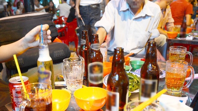 Nguoi mien Nam chi nhieu tien mua bia hinh anh 1