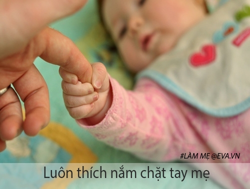 10 hanh dong nho nhung la dau hieu chung minh be so sinh cuc yeu me - 3