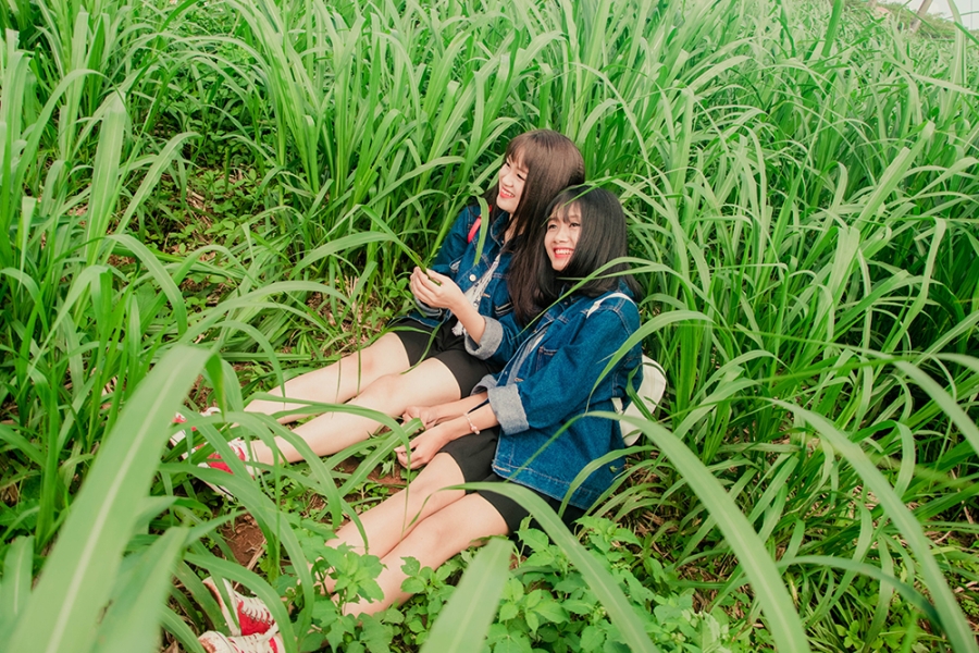 Thuỳ kể rằng khi Bình buồn thì bản thân em cũng thấy buồn lây.