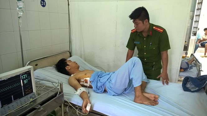 Anh Thương tại Bệnh viện Lê Lợi /// Ảnh: Nguyễn Long