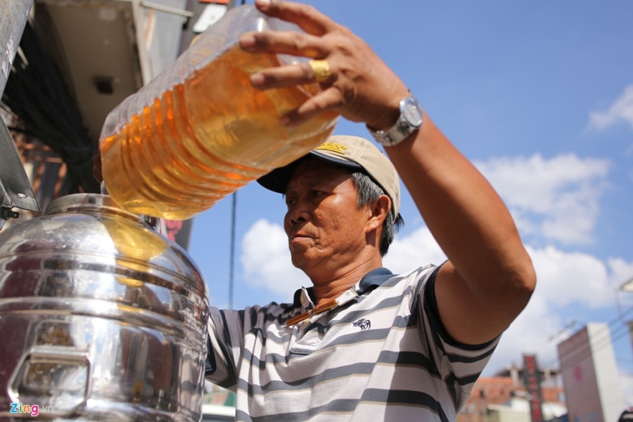 Hem 'ong Tien' o Sai Gon hinh anh 8