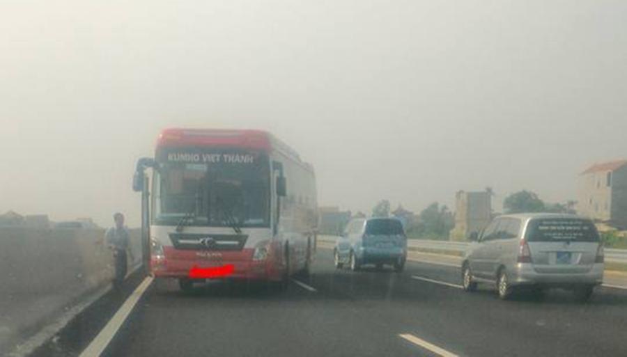 công an xử lý, xe khách đi ngược chiều