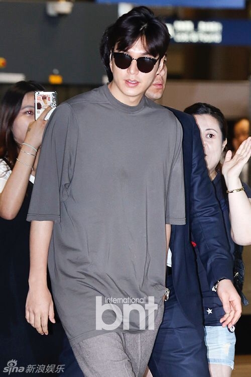 Lee Min Ho xuất hiện tươi rói sau tin đồn chia tay Suzy 2
