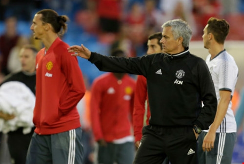 MU – Everton: Tri ân Rooney, Mourinho chào Old Trafford - 2