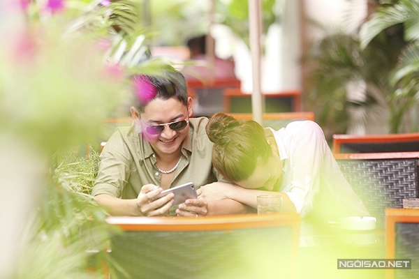 hai-bang-bi-bat-gap-hon-thanh-dat-say-dam-trong-xe-hoi-7