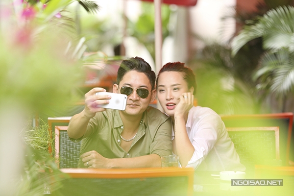 hai-bang-bi-bat-gap-hon-thanh-dat-say-dam-trong-xe-hoi-8