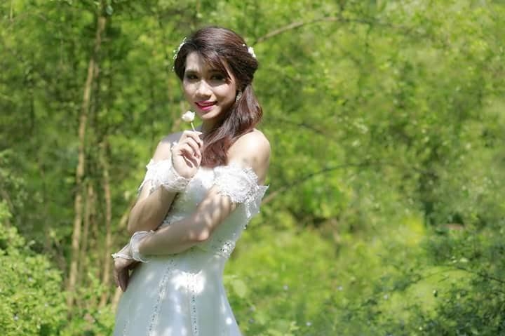 chuyển giới, thư viên sách sống, hot girl, dân tộc Thái, La Lam, kỳ thị  Tít: