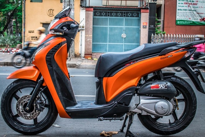 Loat Honda SH doi mau bang decal o Sai Gon hinh anh 2