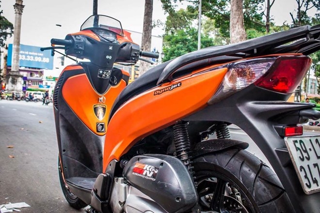 Loat Honda SH doi mau bang decal o Sai Gon hinh anh 3