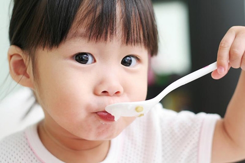 loi ich bat ngo cua nhung em be duoc me cho an dam muon - 4