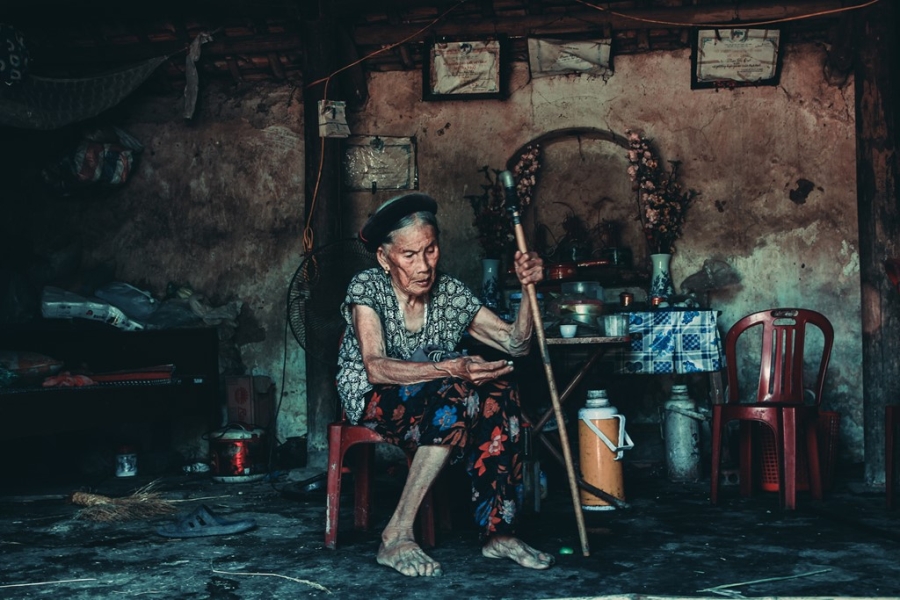Cuoc song khon kho cua hai cu gia gan tram tuoi hinh anh 3