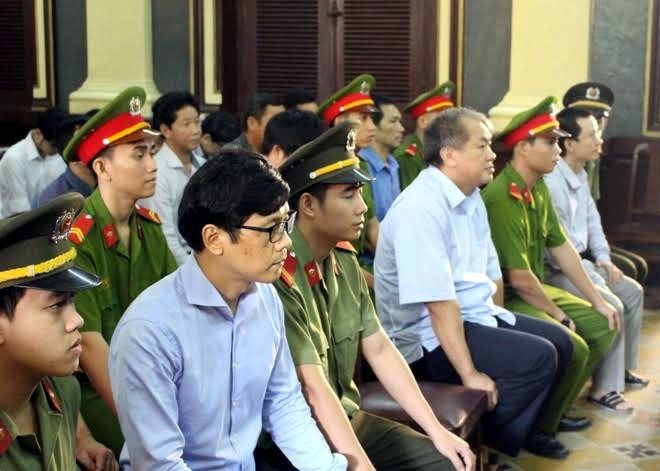 dai an vncb: pham cong danh phai tra... 5 loai lai cho 1 khoan vay! hinh anh 1