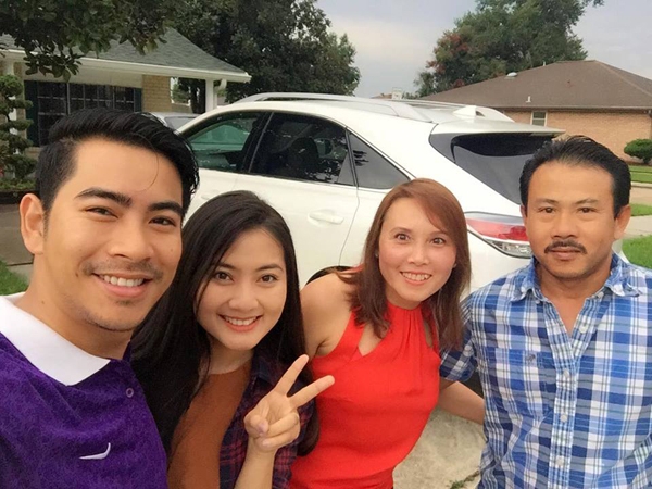 ngoc-lan-thanh-binh-hanh-phuc-nam-tay-di-dao-o-my-7