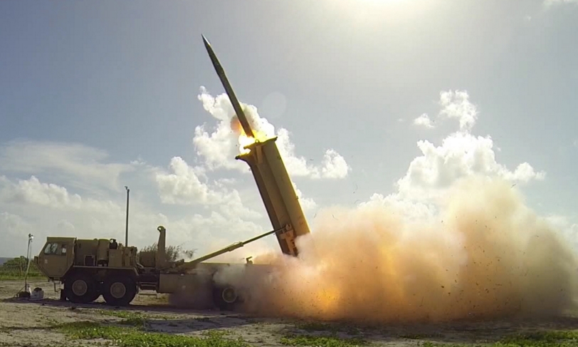 Tên lửa THAAD khai hỏa trong một thử nghiệm đánh chặn. Ảnh: Business Insider