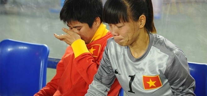 Nỗi buồn của các tuyển thủ nữ Việt Nam khi 2 lần thua Thái Lan ở trận chung kết SEA Games 2013 và AFF nữ 2016 cùng tại Mandalay (Myanmar). 