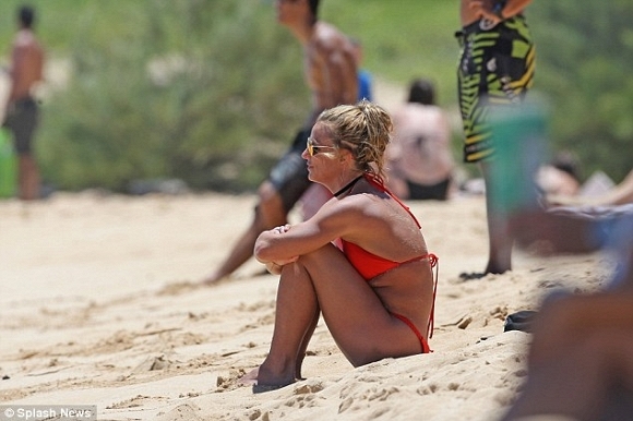 Britney Spears khoe dáng nóng bỏng ở Hawaii 5