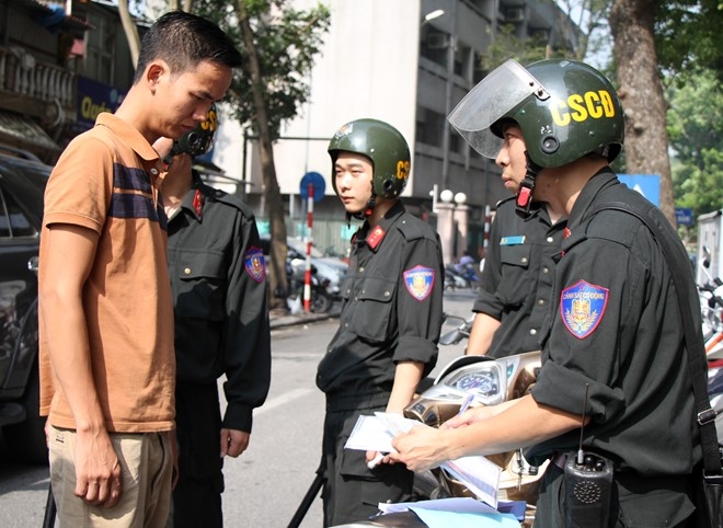 Cam CSCD dung chot xu phat giao thong hinh anh 2