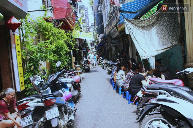 Có gì ở những con đường, con ngõ ngắn nhất trong lòng phố cổ Hà Nội - Ảnh 6.