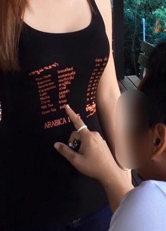 Sung sot chieu in thuc don len nguc ao nhan vien
