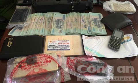 bat coc, hanh hung nan nhan da man de doi no ca do bong da hinh anh 2