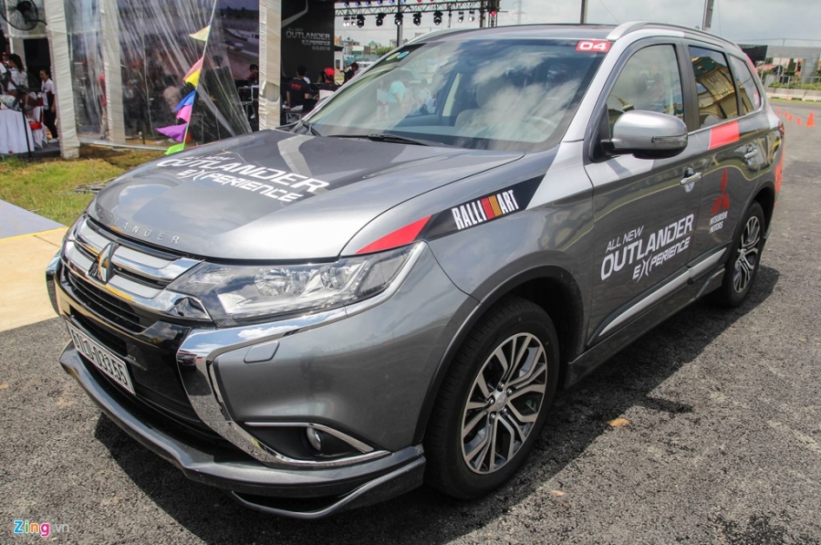 Chi tiet Mitsubishi Outlander vua ra mat tai VN hinh anh 2