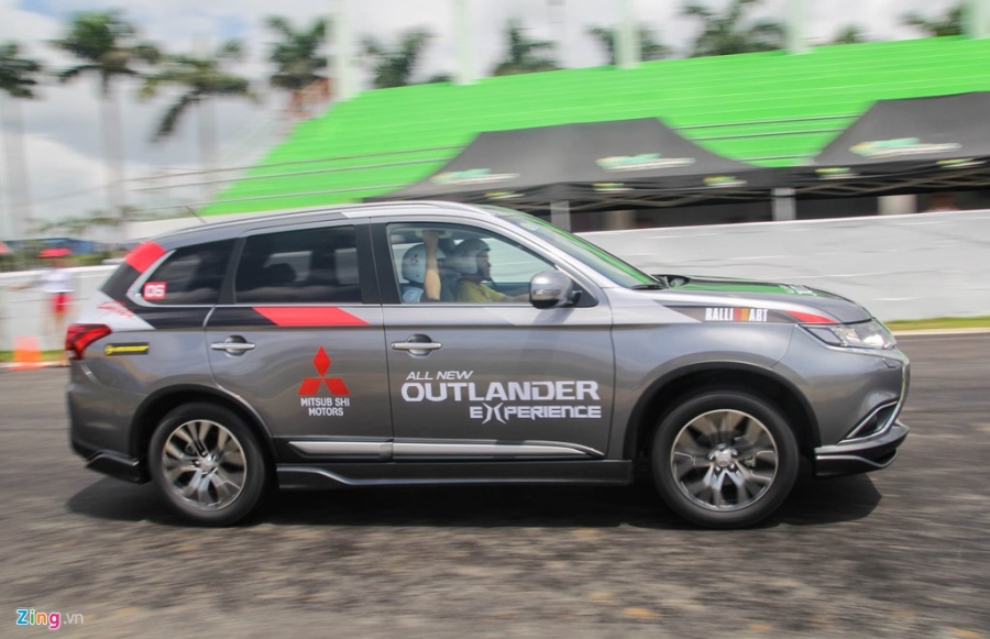 Chi tiet Mitsubishi Outlander vua ra mat tai VN hinh anh 3
