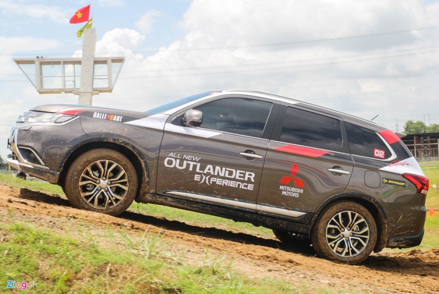 Chi tiet Mitsubishi Outlander vua ra mat tai VN hinh anh 15