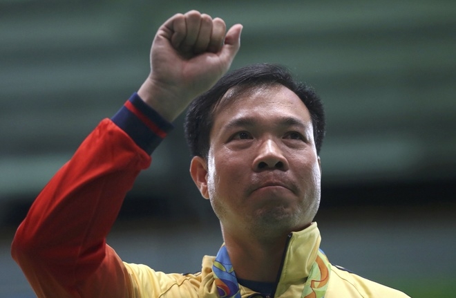 Hoàng Xuân Vinh rớm nước mắt khi giành HC vàng Olympic - ảnh thể thao