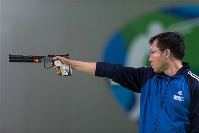 Hoàng Xuân Vinh rớm nước mắt khi giành HC vàng Olympic - ảnh thể thao