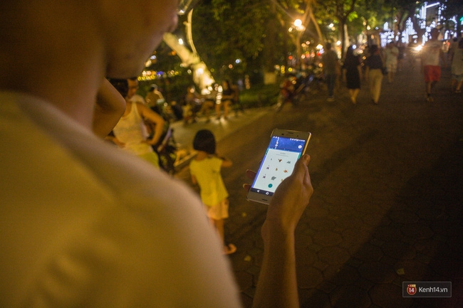 Mới mở cửa ở Việt Nam 1 ngày, người người nhà nhà đã rủ nhau bắt Pokémon GO ở khắp nơi rồi đây này! - Ảnh 8.